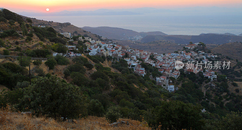 希腊Kea (Tzia)岛的爱琴海和chora Ioulida (Ioulis)